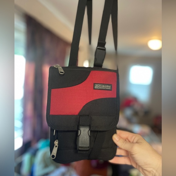 Columbia Black and Red Crossbody Bag - Picture 1 of 9
